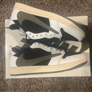 Jordan 1 Retro Low OG SP
Travis Scott Olive (Women's) 7.5